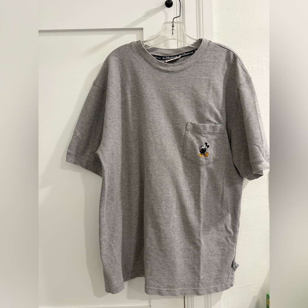 VTG Walt Disney World gray men’s short sleeve shirt w/ pocket + mickey mouse